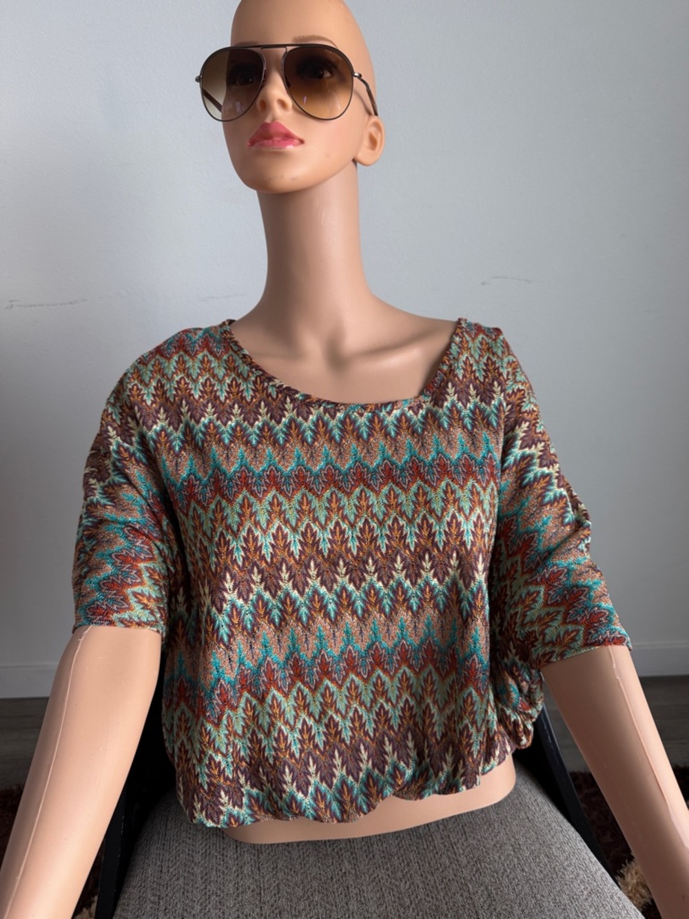 Chevron Pattern Short Sleeve Crop Top in Brown & Teal